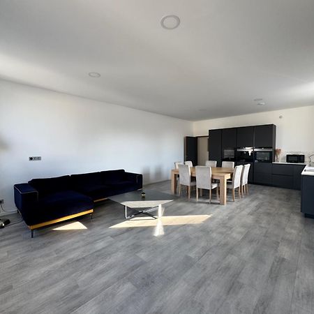 Appartement Loft épuré avec parking privé. à Saint-Symphorien-dʼOzon Extérieur photo